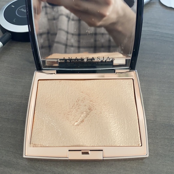 Anastasia Beverly Hills Other - Amrezy Highlighter